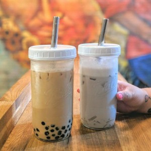 Colorful 70mm and 86mm Plastic Mason Jar with Hole for Drinking
